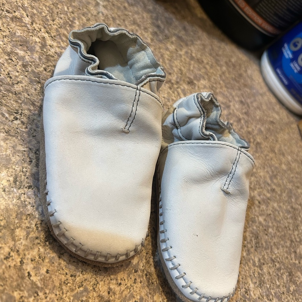 Robeez Soft Baby Moccasins - White